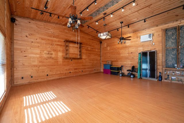 342 Old Easton Rd, Longview, TX 75603