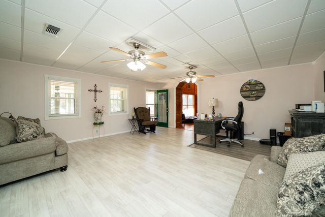 342 Old Easton Rd, Longview, TX 75603