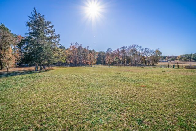 342 Old Easton Rd, Longview, TX 75603