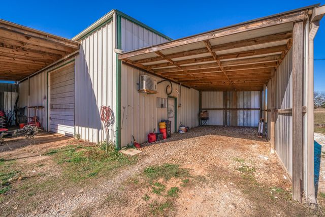 342 Old Easton Rd, Longview, TX 75603
