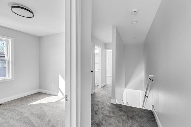 211 Pine St 211, Springfield, MA 01105