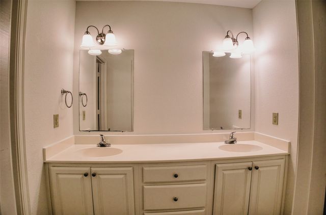 1708 S Waco Street, Van Alstyne, TX 75495