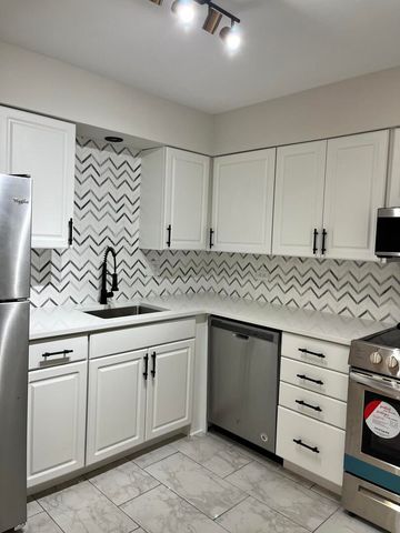 314 Lathrop Avenue 402, Forest Park, IL 60130