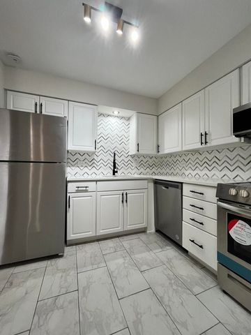 314 Lathrop Avenue 402, Forest Park, IL 60130