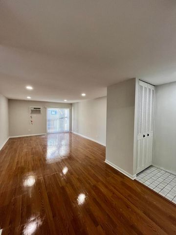 314 Lathrop Avenue 402, Forest Park, IL 60130