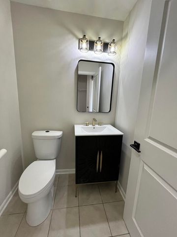 314 Lathrop Avenue 402, Forest Park, IL 60130