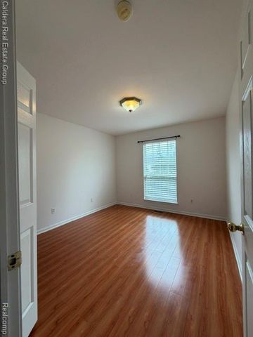 14211 Chesapeake Circle, Walled Lake, MI 48390