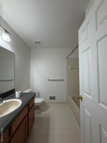 14211 Chesapeake Circle, Walled Lake, MI 48390
