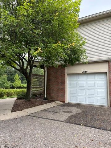 14211 Chesapeake Circle, Walled Lake, MI 48390