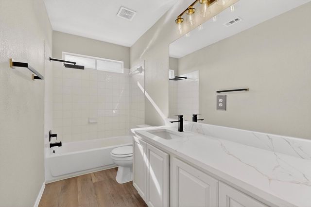 405 Buckingham DR, Kyle, TX 78640