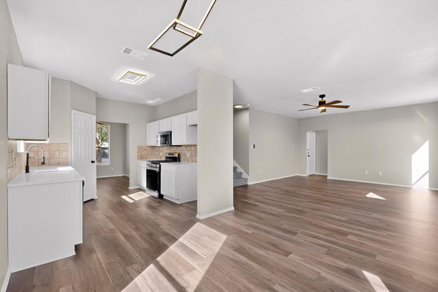 405 Buckingham DR, Kyle, TX 78640