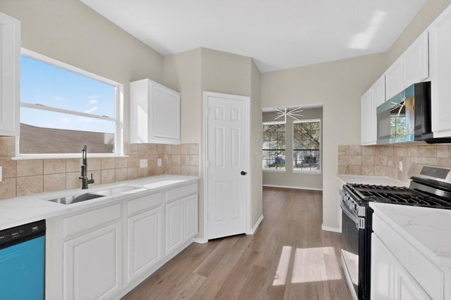 405 Buckingham DR, Kyle, TX 78640