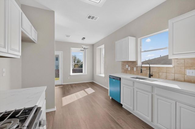 405 Buckingham DR, Kyle, TX 78640