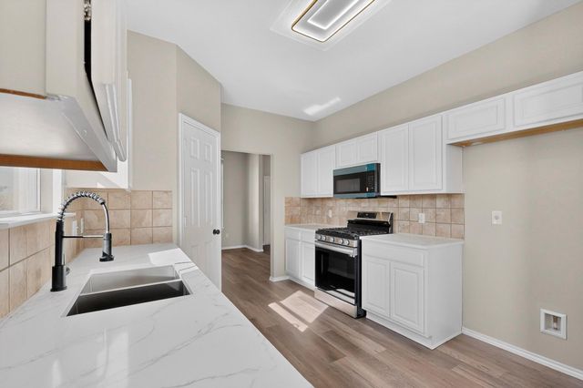 405 Buckingham DR, Kyle, TX 78640