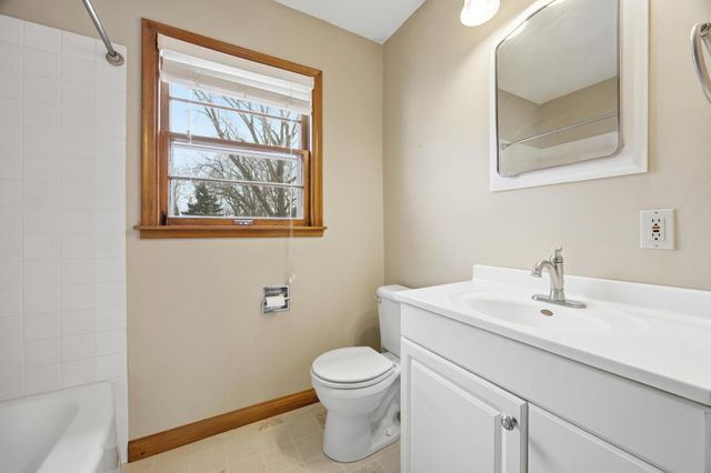 312 16th Street S, Moorhead, MN 56560