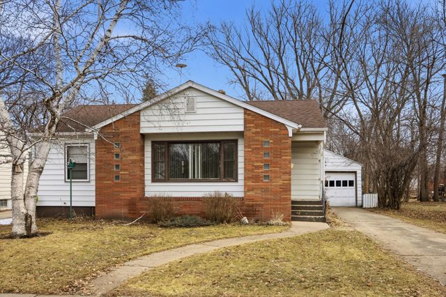 312 16th Street S, Moorhead, MN 56560