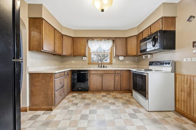 312 16th Street S, Moorhead, MN 56560