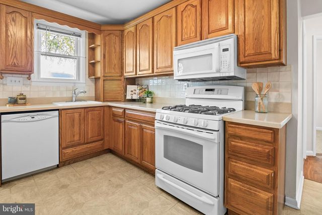 54 WAGNERS LN, Essex, MD 21221