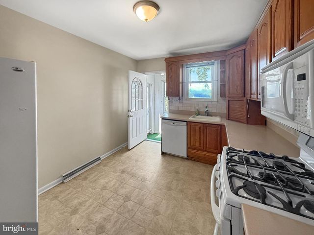 54 WAGNERS LN, Essex, MD 21221