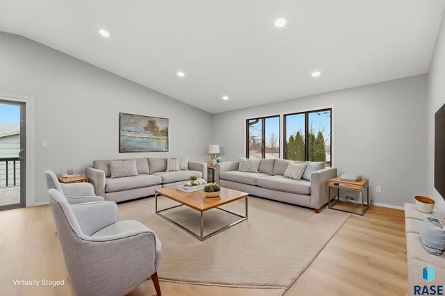 4613 E Fernwood Dr Drive, Sioux Falls, SD 57110