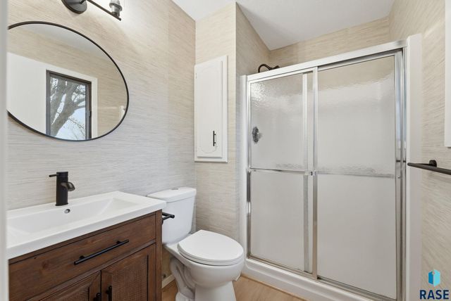 4613 E Fernwood Dr Drive, Sioux Falls, SD 57110