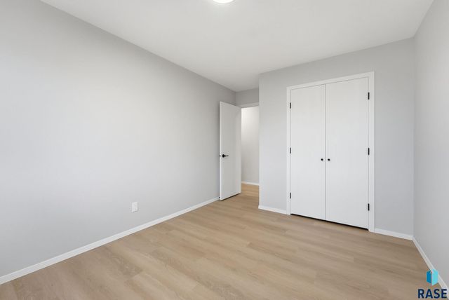 4613 E Fernwood Dr Drive, Sioux Falls, SD 57110