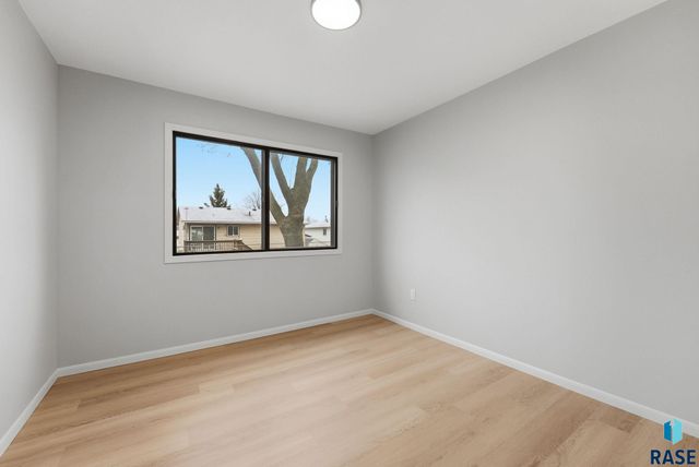 4613 E Fernwood Dr Drive, Sioux Falls, SD 57110