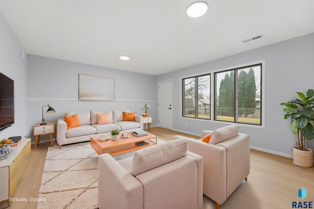 4613 E Fernwood Dr Drive, Sioux Falls, SD 57110