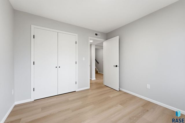 4613 E Fernwood Dr Drive, Sioux Falls, SD 57110