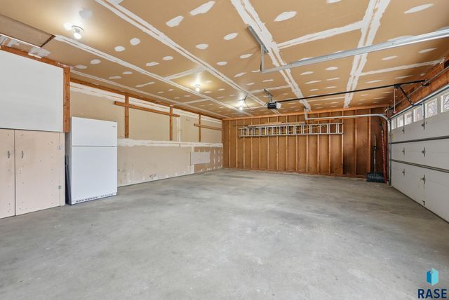 4613 E Fernwood Dr Drive, Sioux Falls, SD 57110