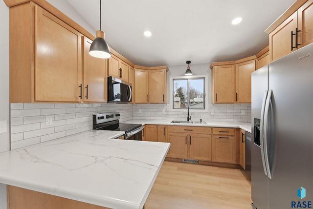 4613 E Fernwood Dr Drive, Sioux Falls, SD 57110