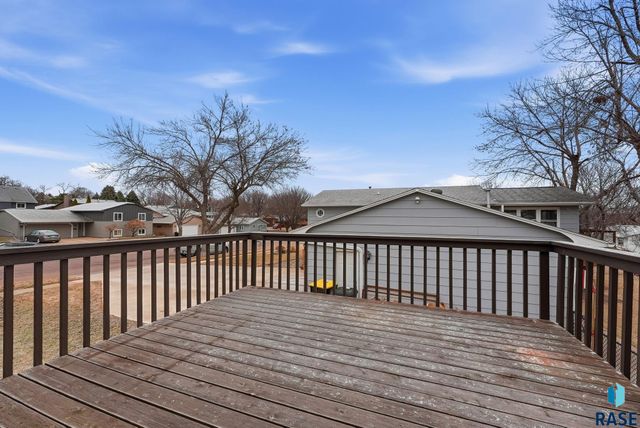 4613 E Fernwood Dr Drive, Sioux Falls, SD 57110