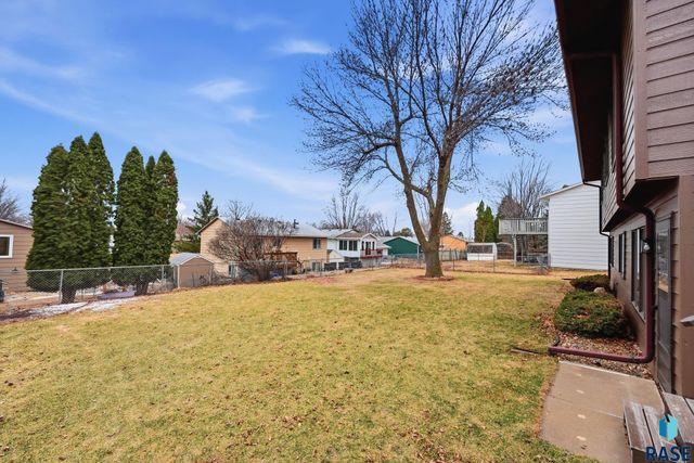 4613 E Fernwood Dr Drive, Sioux Falls, SD 57110