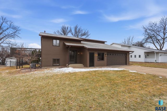 4613 E Fernwood Dr Drive, Sioux Falls, SD 57110