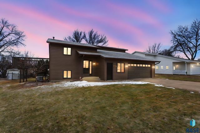 4613 E Fernwood Dr Drive, Sioux Falls, SD 57110