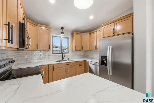 4613 E Fernwood Dr Drive, Sioux Falls, SD 57110