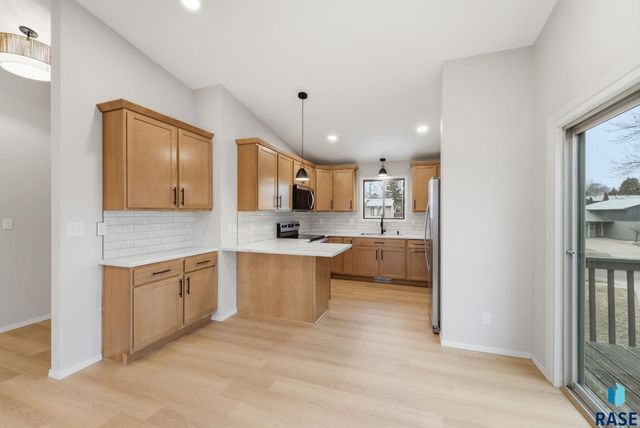 4613 E Fernwood Dr Drive, Sioux Falls, SD 57110