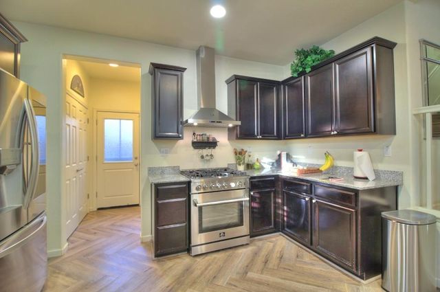 2204 Gallery Dr, Riverbank, CA 95367