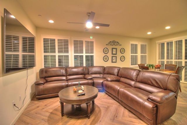 2204 Gallery Dr, Riverbank, CA 95367