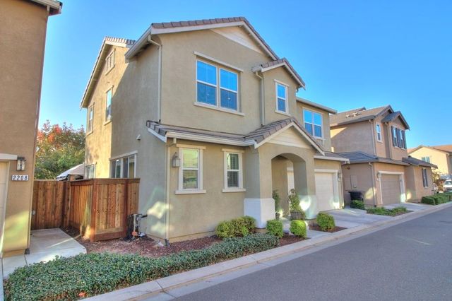 2204 Gallery Dr, Riverbank, CA 95367