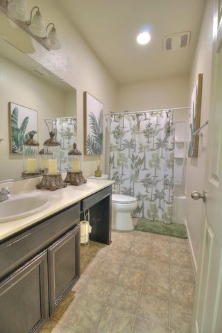 2204 Gallery Dr, Riverbank, CA 95367