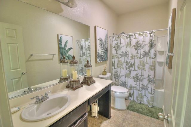 2204 Gallery Dr, Riverbank, CA 95367