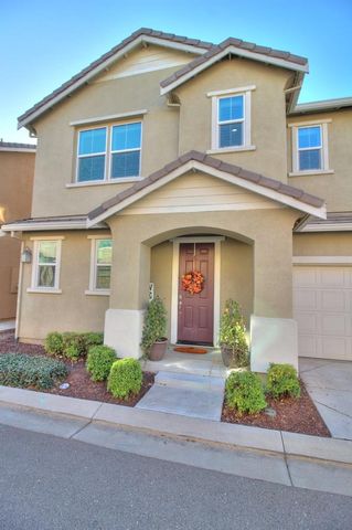 2204 Gallery Dr, Riverbank, CA 95367