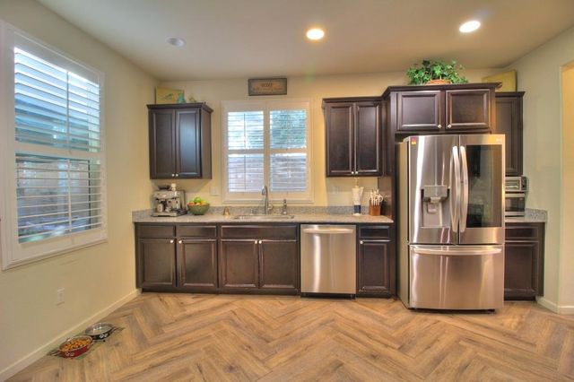 2204 Gallery Dr, Riverbank, CA 95367