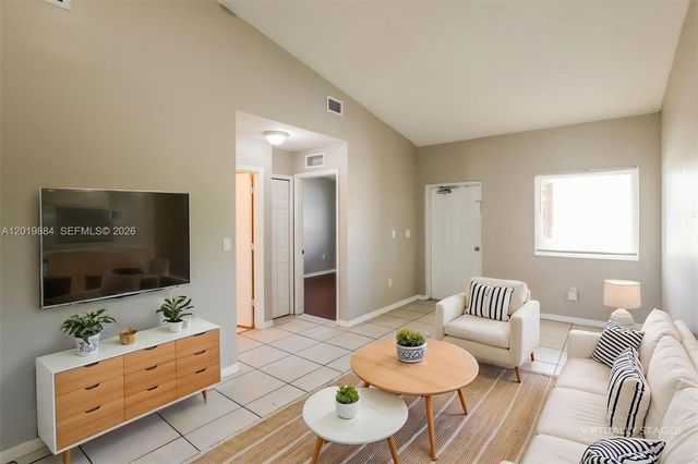 925 NE 34th Ave 203, Homestead, FL 33033