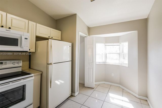 925 NE 34th Ave 203, Homestead, FL 33033