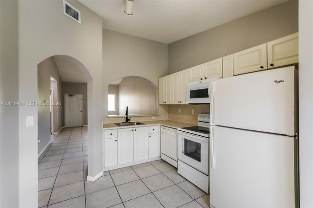 925 NE 34th Ave 203, Homestead, FL 33033