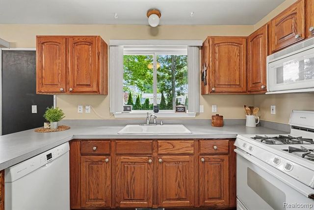 6290 Waldon Woods Drive, Clarkston, MI 48346