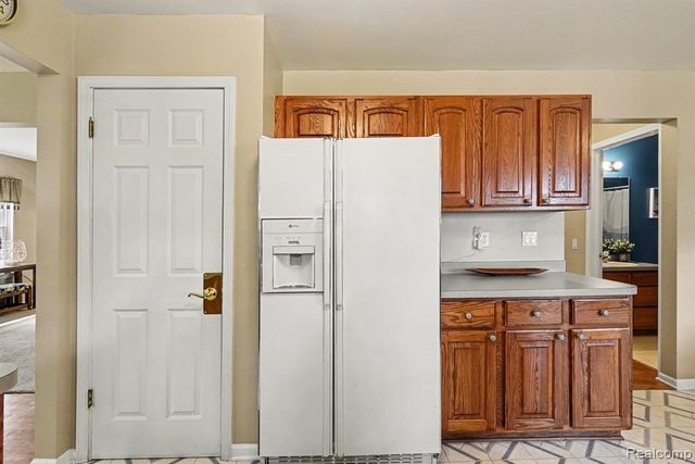 6290 Waldon Woods Drive, Clarkston, MI 48346