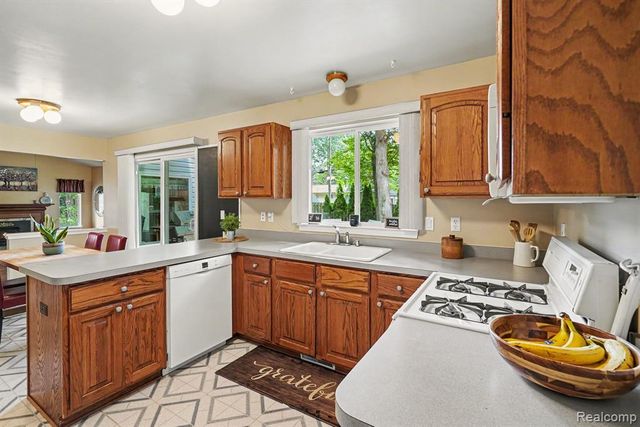 6290 Waldon Woods Drive, Clarkston, MI 48346